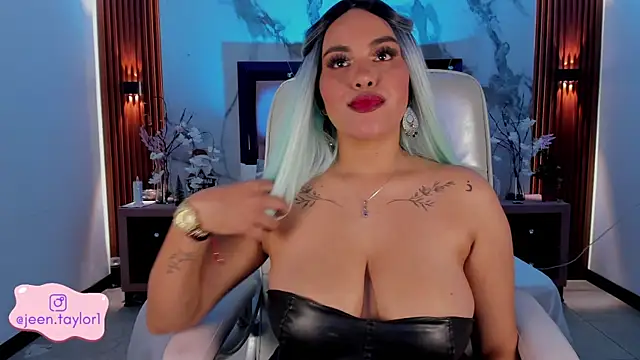 Snapshot of Jeen_Taylor chatting on 12.03.25 Jeen Taylor online show from 12.03.25