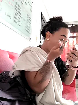 evafoxs online show from 12.19.25