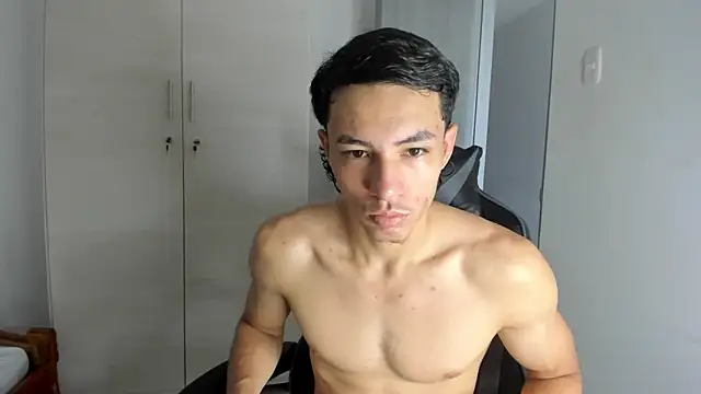 Snapshot of enzo_sloran chatting on 05.19.26 enzo sloran online show from 05.19.26