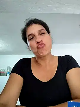 Snapshot of siri_duque chatting on 02.05.25 siri duque online show from 02.05.25