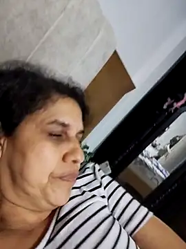 Snapshot of siri_duque chatting on 02.18.25 siri duque online show from 02.18.25