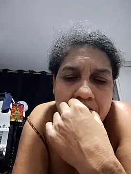 Snapshot of siri_duque chatting on 02.24.25 siri duque online show from 02.24.25