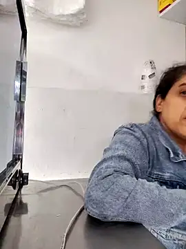 Snapshot of siri_duque chatting on 02.28.25 siri duque online show from 02.28.25