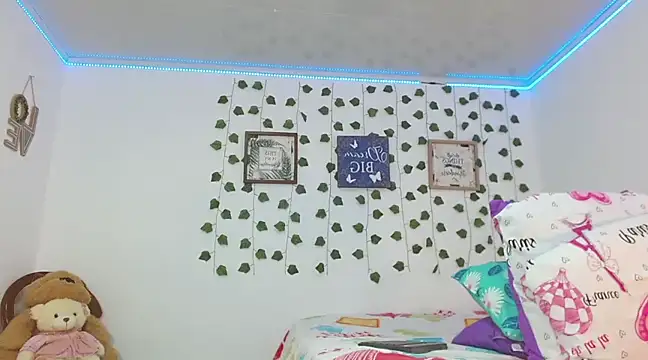 Noah tyler  online show from 01.11.25