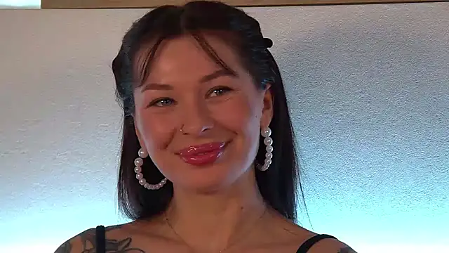 AlexandraBloom online show from 02.21.25