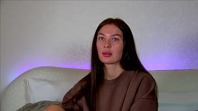 AlexandraBloom online show from 10.11.25