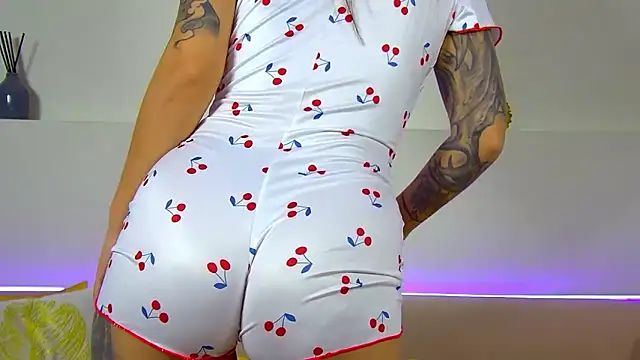 AlexandraBloom online show from 11.03.25