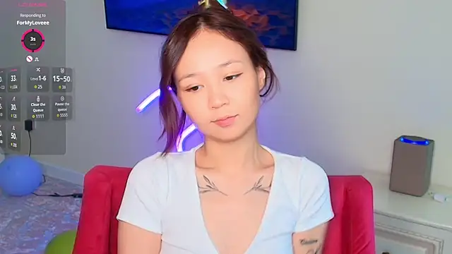 Snapshot of as_eva chatting on 10.04.25 as eva online show from 10.04.25