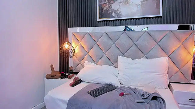 Slut Milf  online show from 11.04.25