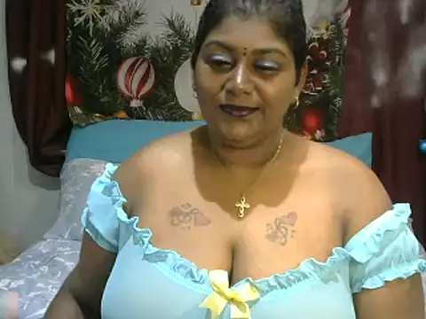 Snapshot of indiansuga chatting on 12.13.24 indiansuga online show from 12.13.24