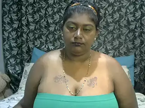 Snapshot of indiansuga chatting on 01.15.25 indiansuga online show from 01.15.25