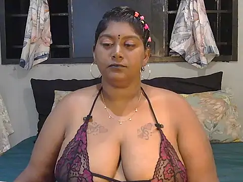 Snapshot of indiansuga chatting on 03.22.25 indiansuga online show from 03.22.25