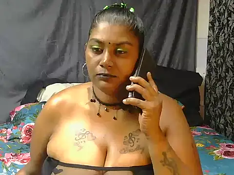 Snapshot of indiansuga chatting on 10.22.25 indiansuga online show from 10.22.25