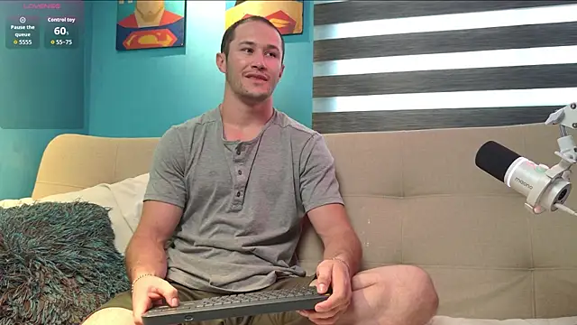 Snapshot of AxelFairchaild chatting on 10.19.25 AxelFairchaild online show from 10.19.25