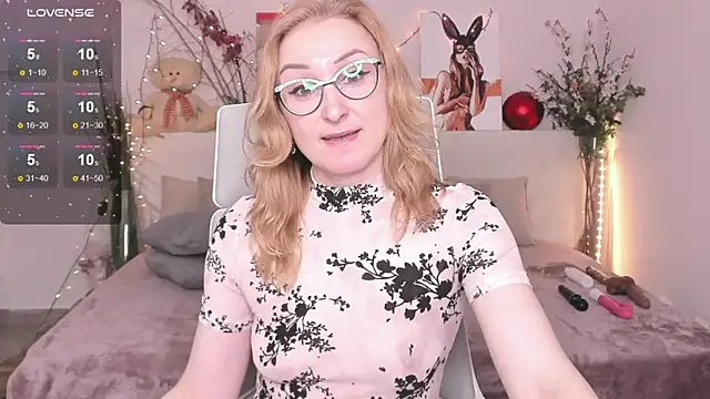 Snapshot of MadissonKiss chatting on 12.02.25 MadissonKiss online show from 12.02.25