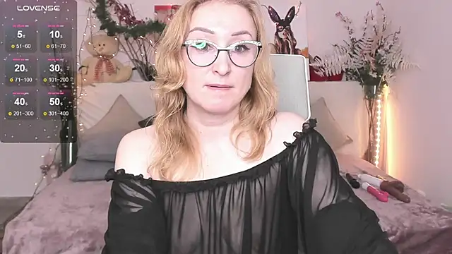 Snapshot of MadissonKiss chatting on 12.03.25 MadissonKiss online show from 12.03.25