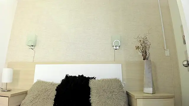 Snapshot of Mistyca chatting on 03.22.25 Mistyca online show from 03.22.25