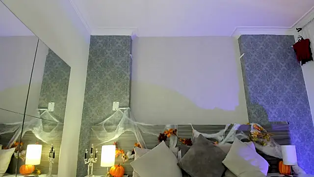 Snapshot of Mistyca chatting on 10.29.25 Mistyca online show from 10.29.25