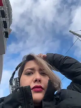 famous indian girl online show from 02.21.25