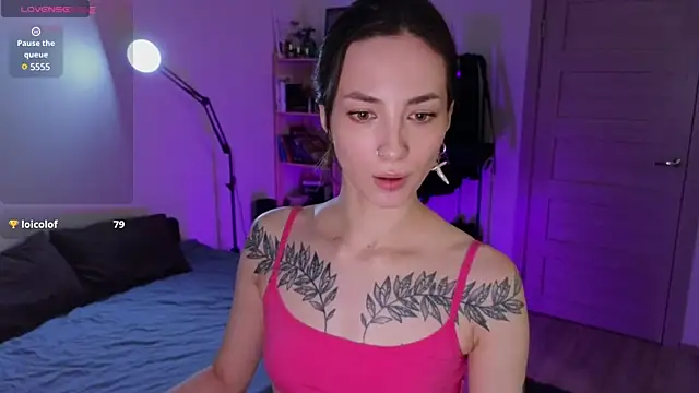 Snapshot of Space_X_Roxy_ chatting on 01.10.25 Space X Roxy online show from 01.10.25