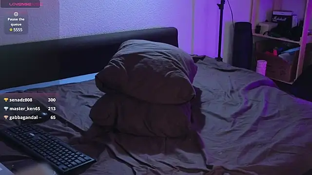 Snapshot of Space_X_Roxy_ chatting on 01.12.25 Space X Roxy online show from 01.12.25