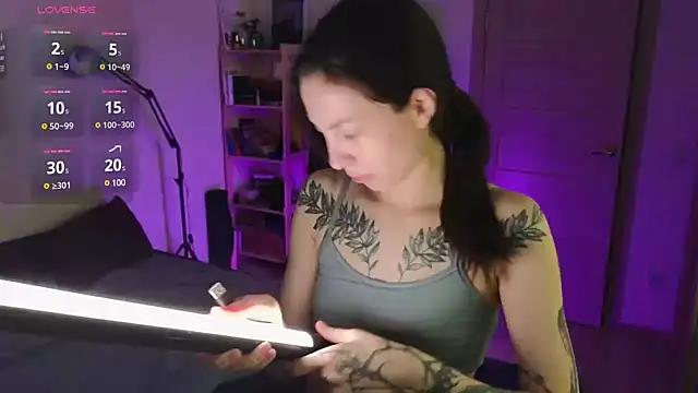 Snapshot of Space_X_Roxy_ chatting on 01.13.25 Space X Roxy online show from 01.13.25