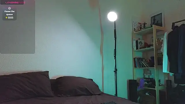 Snapshot of Space_X_Roxy_ chatting on 02.17.25 Space X Roxy online show from 02.17.25