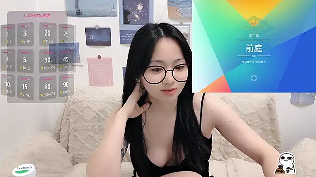 Snapshot of LiLiYbaby chatting on 10.12.25 LiLiYbaby online show from 10.12.25