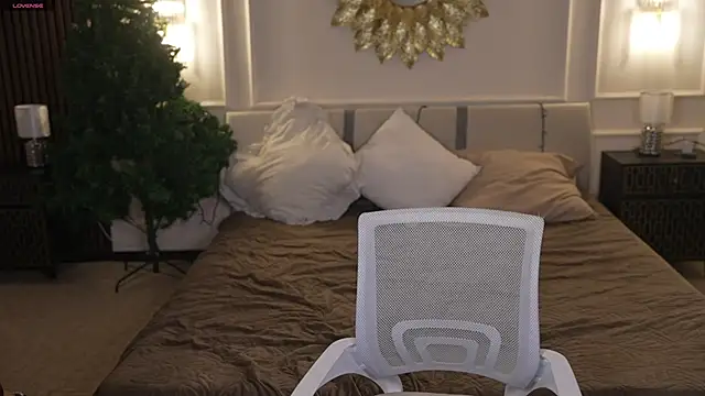 Magnetic Mia  online show from 01.15.26