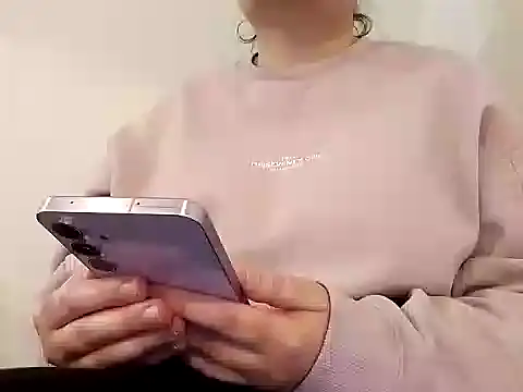 Snapshot of AalinnaK chatting on 12.09.24 AalinnaK online show from 12.09.24