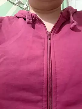 Snapshot of AalinnaK chatting on 01.06.25 AalinnaK online show from 01.06.25