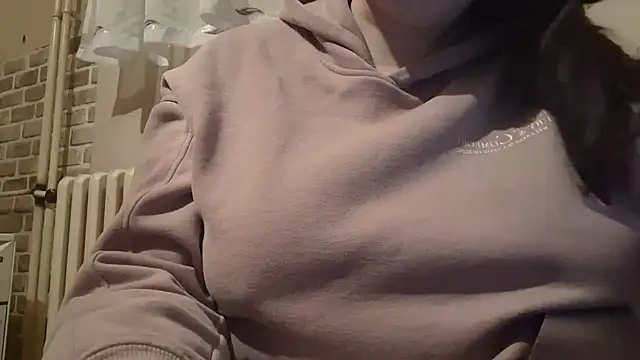 Snapshot of AalinnaK chatting on 02.18.25 AalinnaK online show from 02.18.25