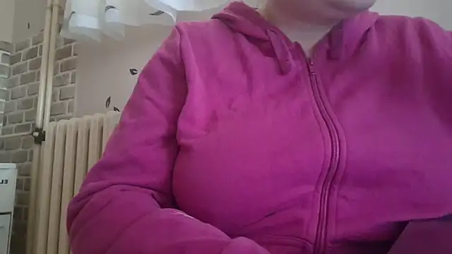 Snapshot of AalinnaK chatting on 02.27.25 AalinnaK online show from 02.27.25