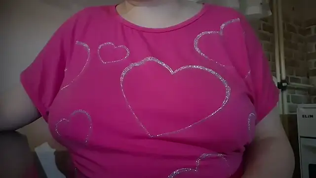 Snapshot of AalinnaK chatting on 12.03.25 AalinnaK online show from 12.03.25