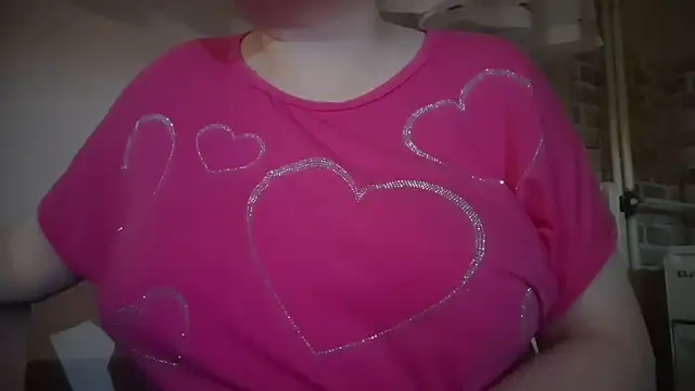 Snapshot of AalinnaK chatting on 12.04.25 AalinnaK online show from 12.04.25