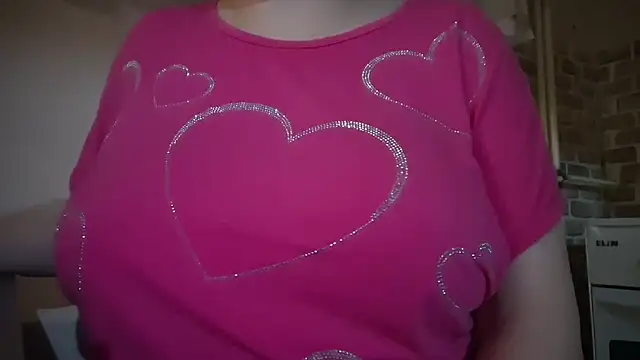 Snapshot of AalinnaK chatting on 12.14.25 AalinnaK online show from 12.14.25