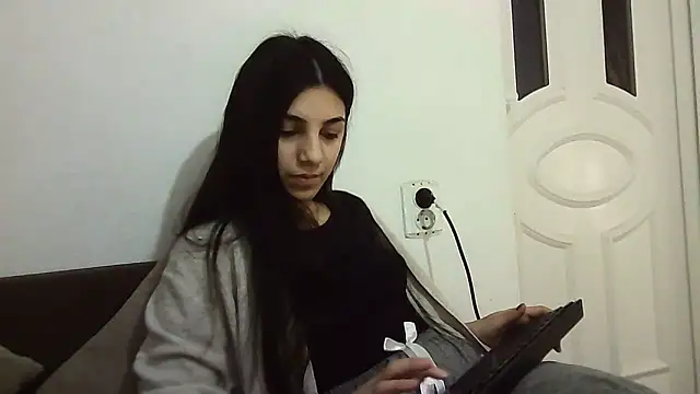 Snapshot of Ahotkittyxxx chatting on 01.23.25 Ahotkittyxxx online show from 01.23.25
