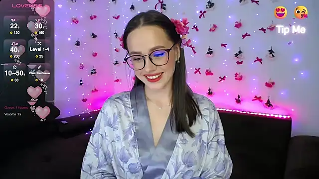 Snapshot of Emillias chatting on 03.19.25 Emillias online show from 03.19.25