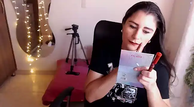 LUCY LI online show from 01.12.25