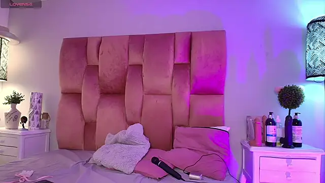 SweetBonniie online show from 09.27.25