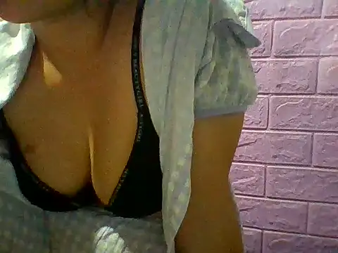 Snapshot of Mimi18x chatting on 06.29.26 Mimi18x online show from 06.29.26