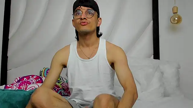 Snapshot of Hugo_Coopers chatting on 12.07.24 Hugo Coopers online show from 12.07.24