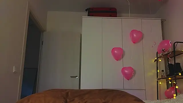 Lili Roze  online show from 02.15.26