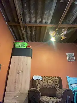 Snapshot of skyfall200 chatting on 10.09.25 skyfall200 online show from 10.09.25