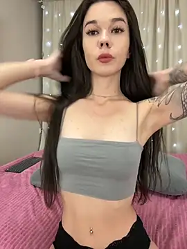 Snapshot of Vika_Gray chatting on 10.22.25 Vika Gray online show from 10.22.25