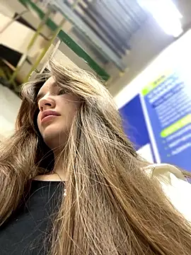 Holly Molii online show from 12.05.24