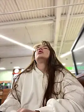 Holly Molii online show from 12.07.24