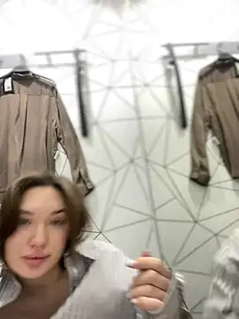 Holly Molii online show from 12.12.24