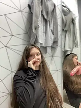 Holly Molii online show from 12.15.24