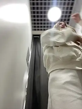 Holly Molii online show from 12.19.24